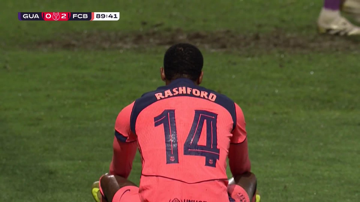 Marcus Rashford secures the win! 🔥 The Barcelona forward takes it around the 'keeper and finishes to make it 2-0 🔵🔴