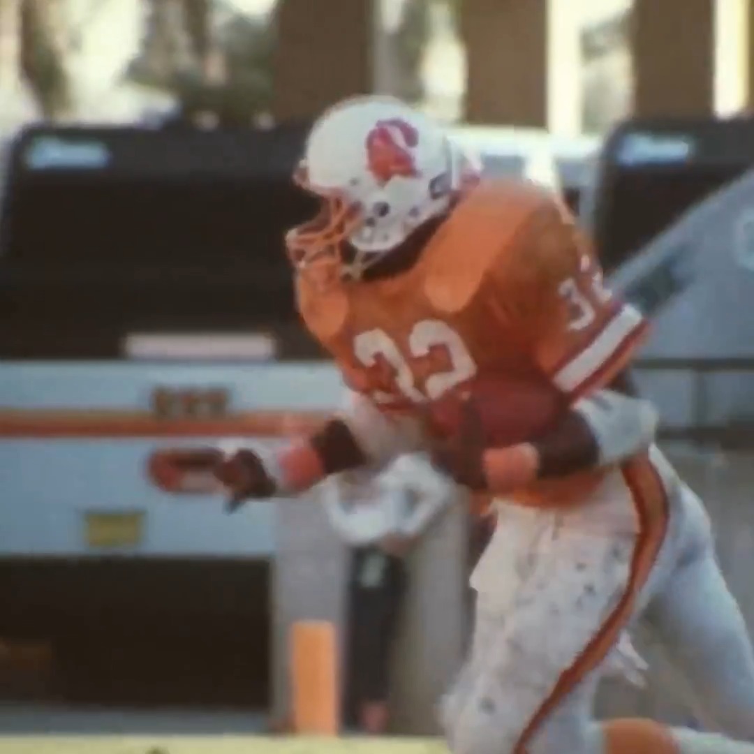 James Wilder = Mr. Offense On this day in 1984, 3️⃣2️⃣ became the first player in NFL history with more than 400 carries in a single season 🤯