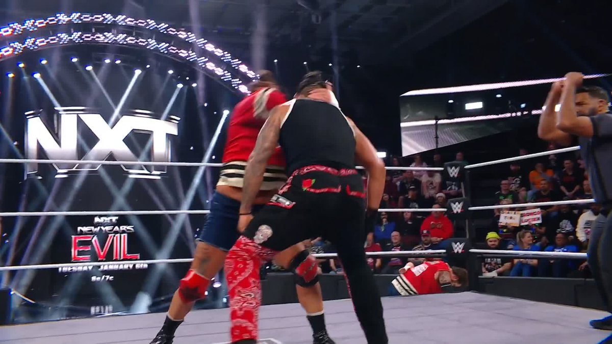 This is a HARD-HITTING Tag Team Match! 😮‍💨 👊