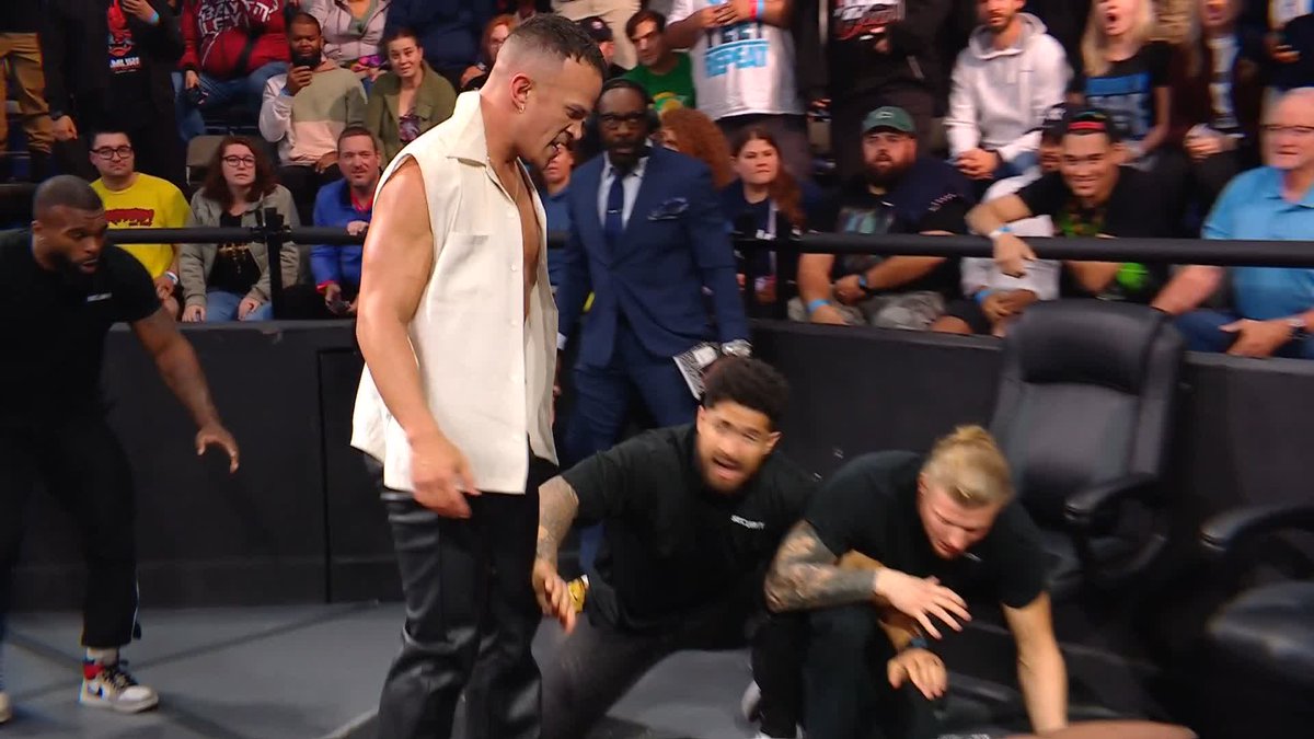 UNBELIEVABLE. 🤯 Ricky Saints just put Je’Von Evans through the announce desk!!