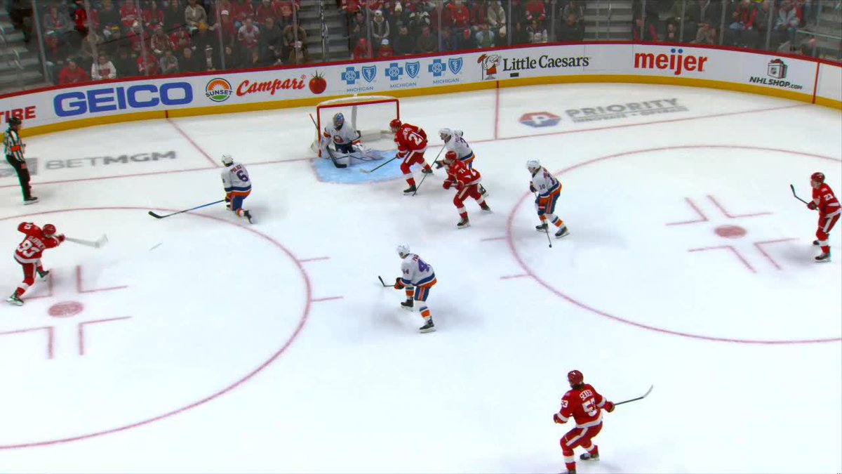 DEBRINCAT WITH THE HUGE GOAL LATE TO PUT THE WINGS UP 3-2!!! 🚨 20 Goals on the season 😳