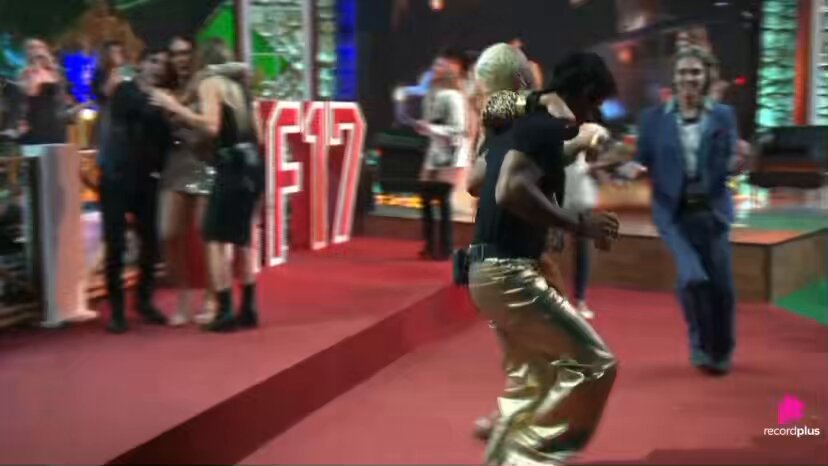 Yoná emocionada abraçando Dudu e Saory. 🥹🤏🏻 #AFazenda17