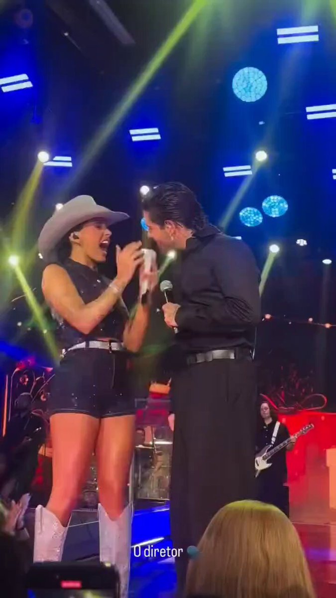O diretor kkkkkk E a linguagem do amor do Zé com seu Rodrigo é a implicância 🤣 " 😙 tô bonito, Rodrigo?" "Cê tá feio. Minha filha tá bonita, você não"