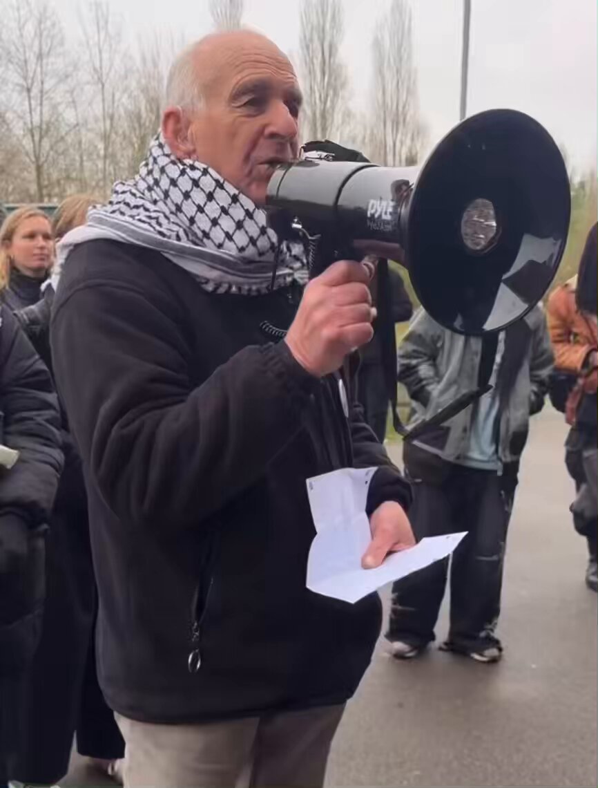LIVE FROM HMP BRONZEFIELD It’s not often I feel a little sympathetic for the police but they’re now getting it from the angry mob outside the prison where pro-Palestine activist, Qesser Zuhrah, is holding a hunger strike. The officers look happy to be there.