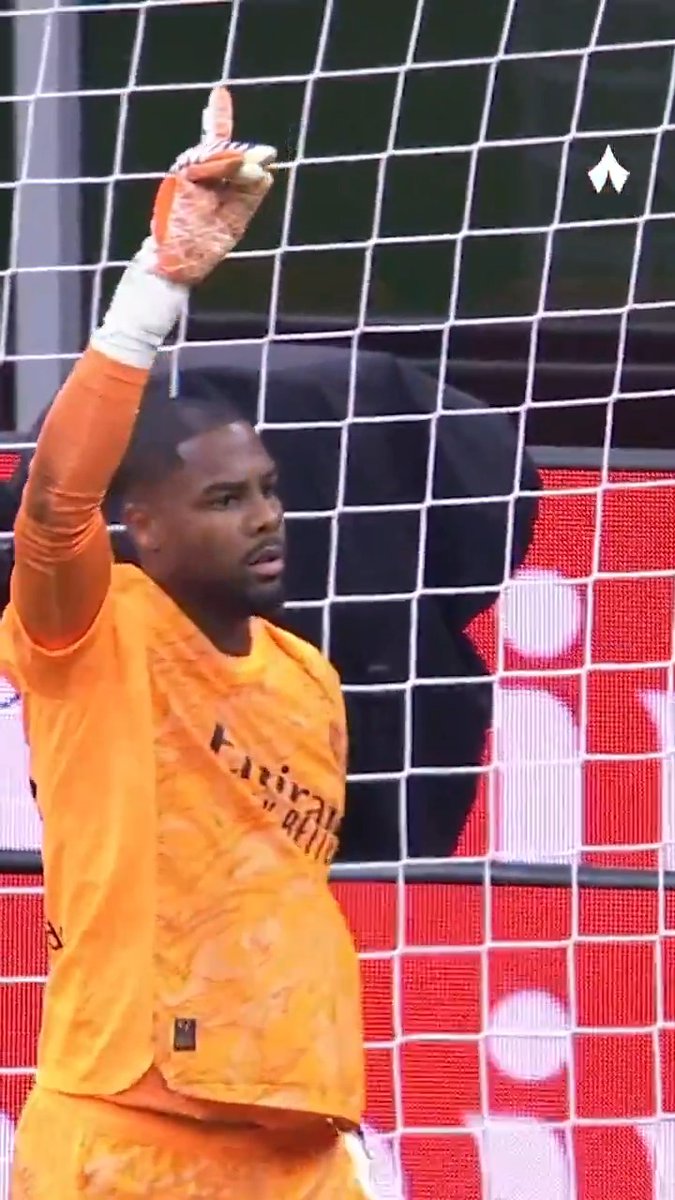 ميلان 🔴⚫️ يعرف الأمان مع مايك ماينان 🧤🔒 تابع بطولة #كأس_السوبر_الإيطالي، مجانًا وحصريًّا على تطبيق «ثمانية» في كل أنحاء العالم العربي. 🫡🔥