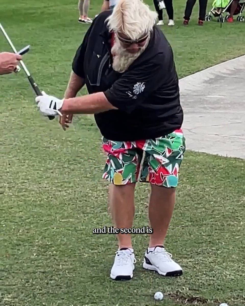 Why does John Daly practice chipping with just one hand? 🤔