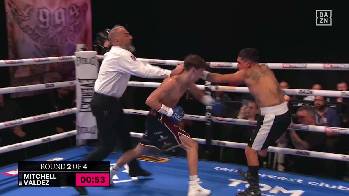 DEBUT STOPPAGE WIN FOR CONNOR MITCHELL! 🔥 ⚒️ #VisioliHowarth | Live now on DAZN