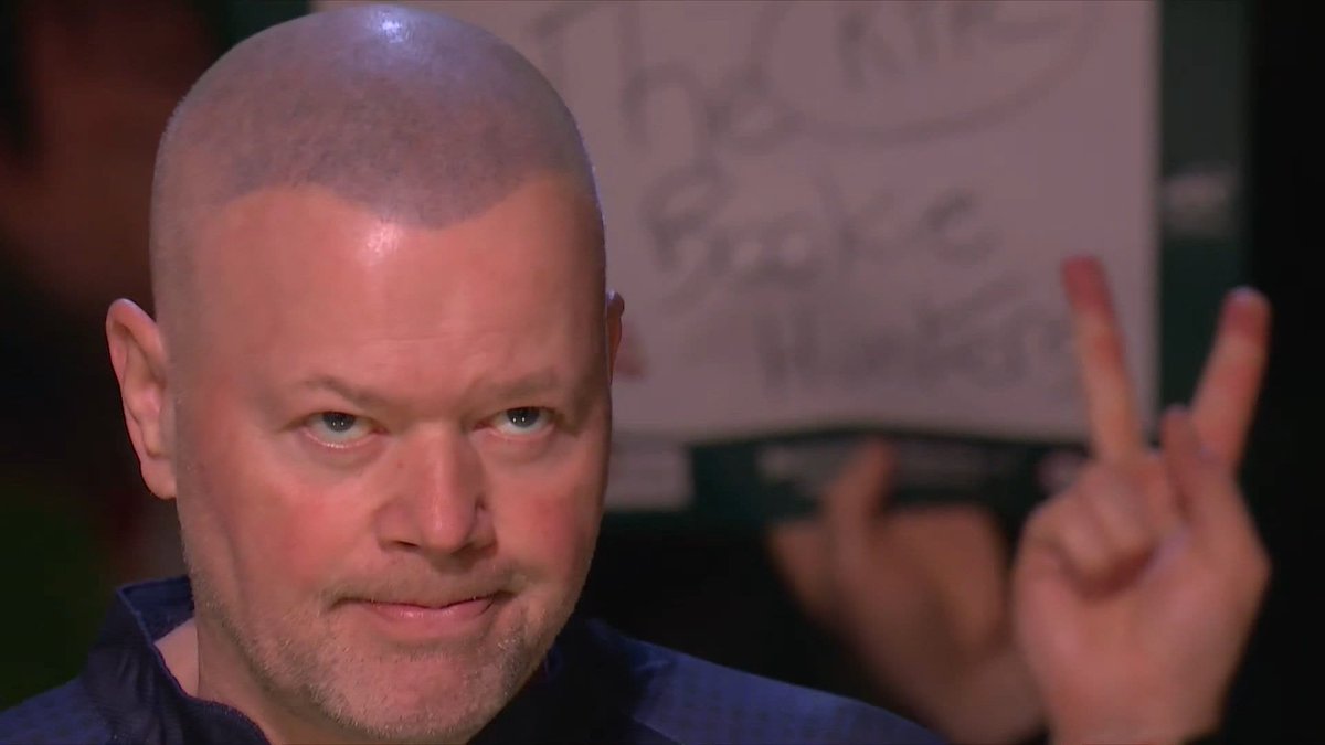 One of the most iconic Walk-Ons in the sport! 👁️🐯 Barney is back at Alexandra Palace! 😍