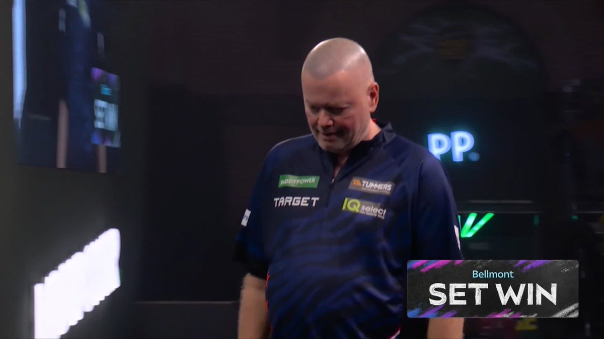 BARNEY ON THE BRINK! Raymond van Barneveld is staring down the barrel here! Stefan Bellmont has been rock-solid on the outer ring, as he doubles his lead over the Dutch icon! 📺 #WCDarts | R1