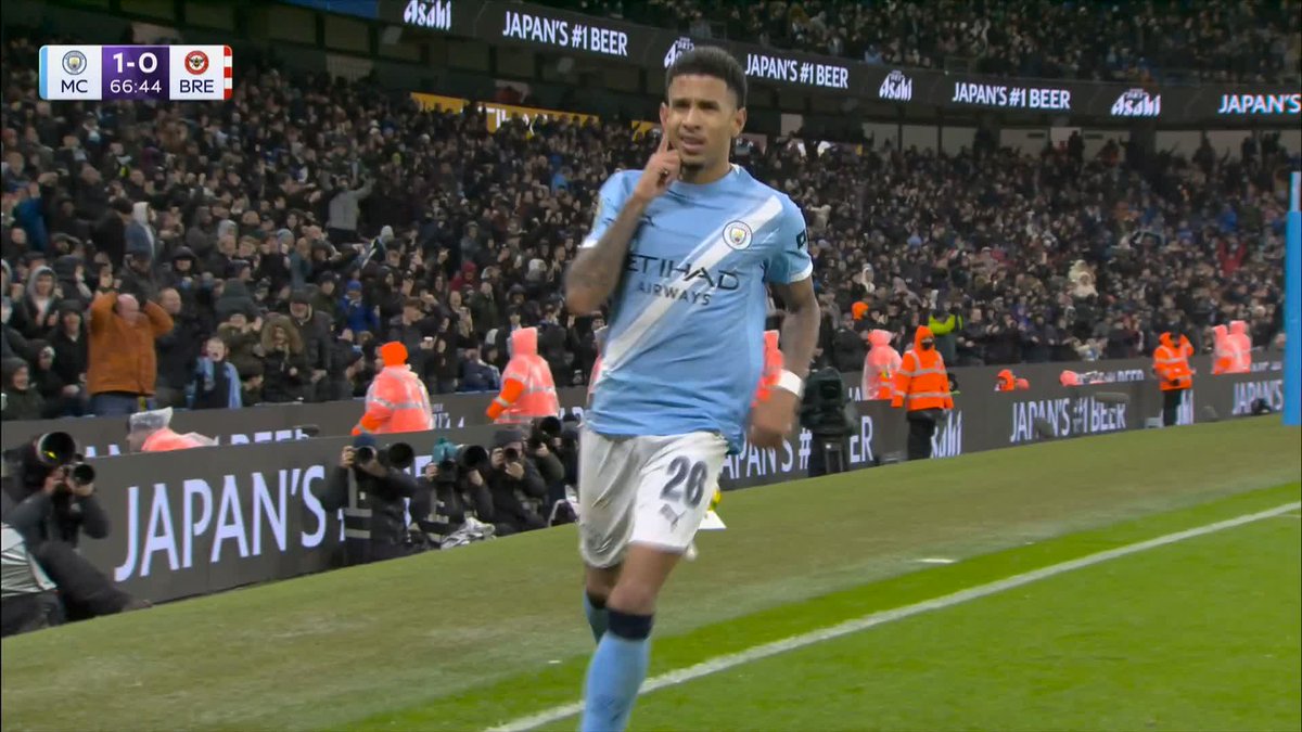 Savinho's deflected effort loops in to double Man City's advantage! ☄️