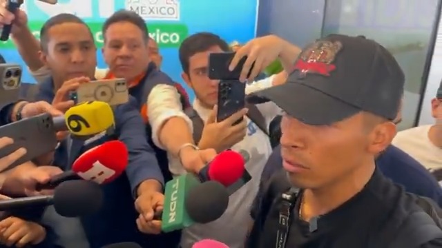 "MUY CONTENTO DE VOLVER A CHIVAS. ME AGARRA EN EL MEJOR MOMENTO" 🐐 Ángel Sepúlveda habló a su llegada a Guadalajara para exámenes médicos y próximaente ser presentado como jugador de los rojiblancos. 📹 Paola de la Torre #CentralFOX