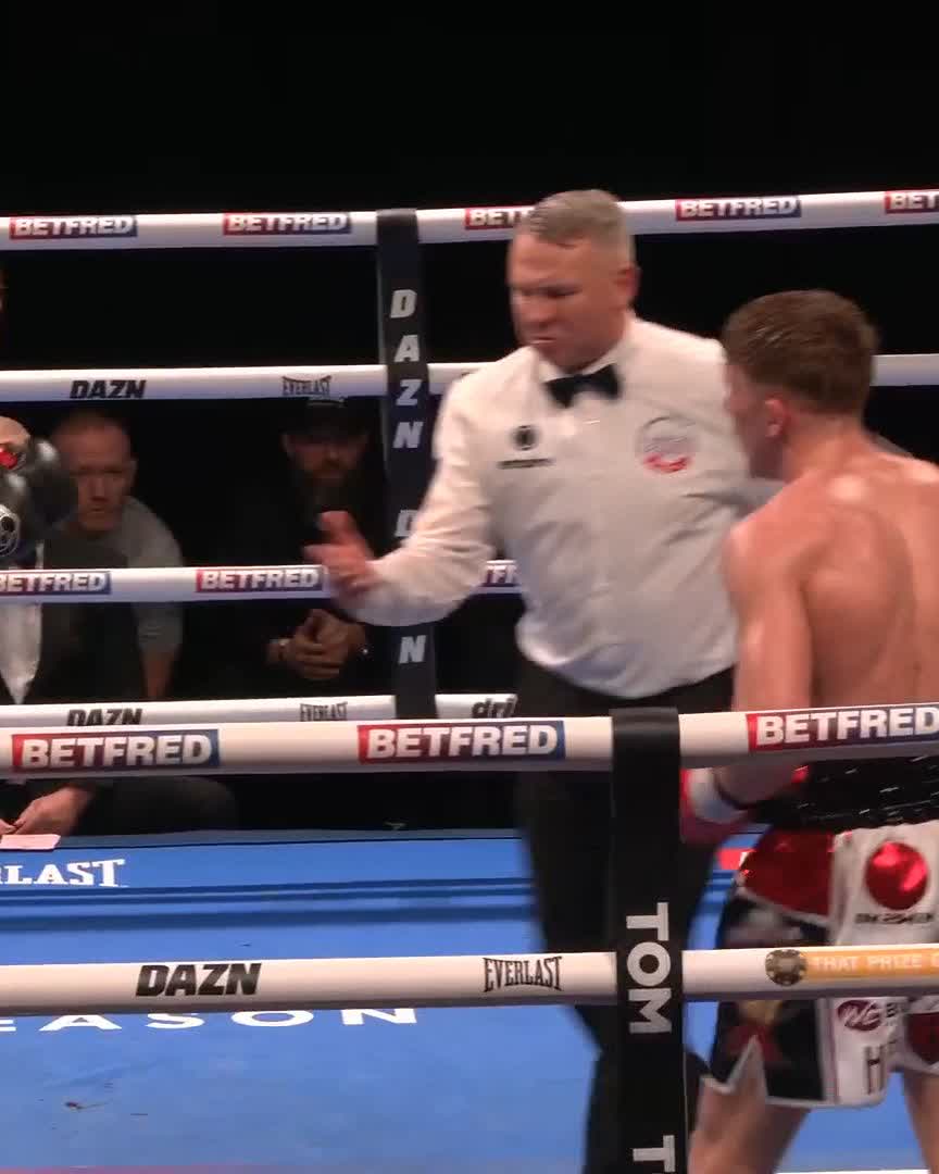 HOWARTH HURT BUT THEN COMES BACK! 😯 DAZN Boxing