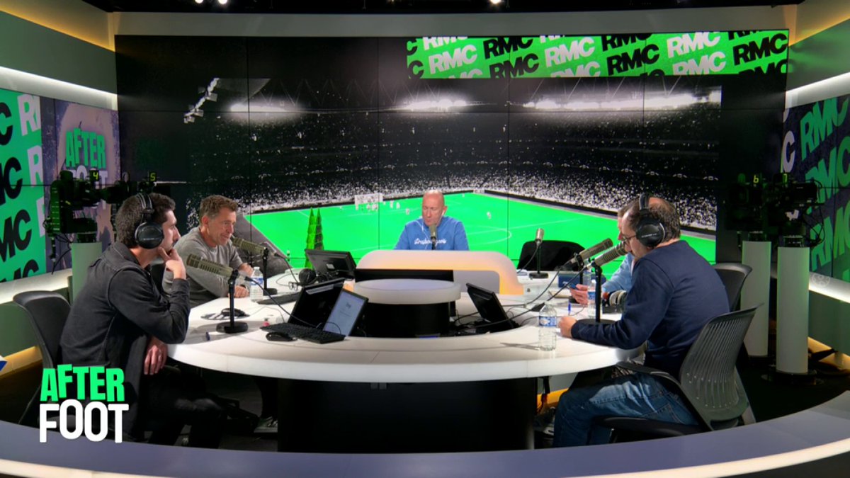 🗣💬 "Pour un match de l'Angleterre par exemple, un stade de 70 000 places, il y a 402 places qui seront à 60 dollars. Ça fait 0,57% du stade." Guillaume, porte-parole des "Irrésistibles français", dénonce le tarif exorbitant des places à la Coupe du monde 2026 aux USA.