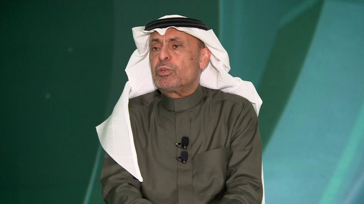 (عادل البطي لـ #في_المرمى: #رينارد يقول 20 سنة ما جبنا بطولة.. إحنا جايبينك عشان تجيب بطولات) المفروض بعد هذا التصريح تتم اقالته فيه مدرب سبق وان صرح بتصريح فيه تقلل من المنتخب ما كمل 24 ساعه الا وهو مُقال بقرار من الامير فيصل بن فهد رحمة الله عليه