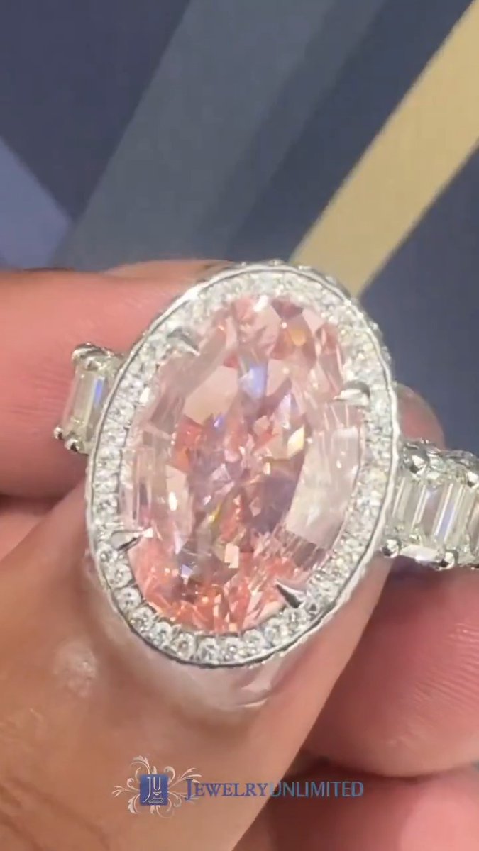 A closer look at Mariah The Scientist's engagement ring, designed by Jewelry Unlimited.