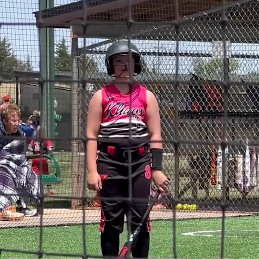 Mom changes his walk-up song — and then he goes yard 😂 (via xoxkrystal8/TT)