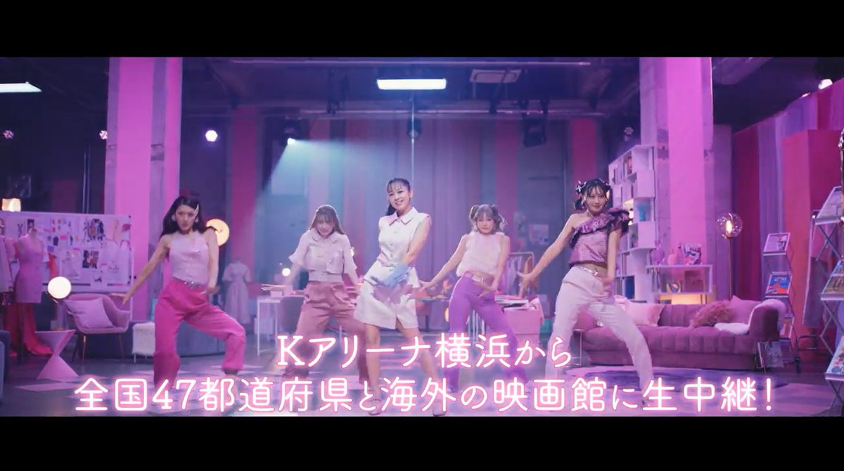 🤍🩵本日18:30 START🤍🩷 #西野カナ クリスマスライブ𝐃𝐚𝐲.𝟐を 47都道府県の映画館に独占生中継🎄✨ 映画館では当日券＆公式グッズ販売中！ ※完売を除く フリフラ、LoveAgain プレートライトの 持ち込みOK🌟 スペシャルな時間をお楽しみください！ #西野カナ_ChristmasMagic 西野カナ