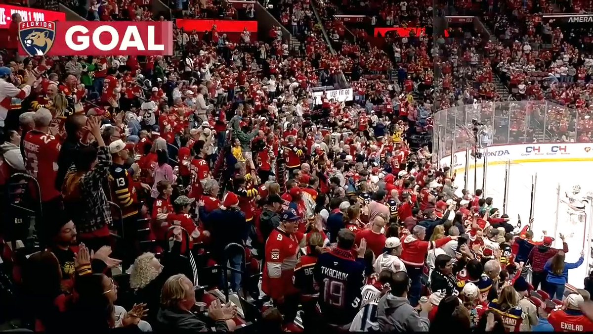 The duo of Brad Marchand and Sam Bennett connect just 10 seconds into the third! 😼 NHL x MassMutual