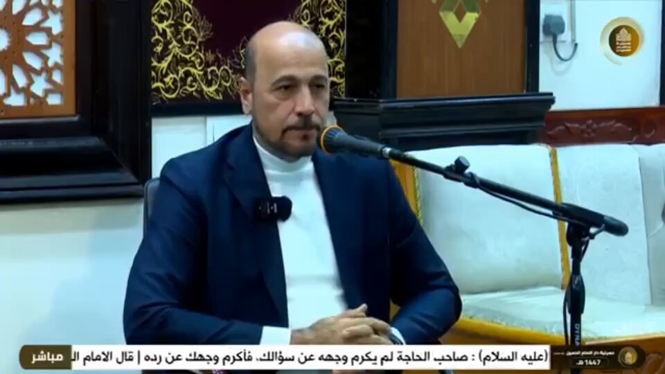 الدبلوماسي الإيراني أمير موسوي فجر جدلا كبيرا في العراق وتأويل كلامه بحسب رأيي ان العراق لا يستطيع السير في طريق الجمهورية الاسلامية اولا ليس عنده الاكتفاء الذاتي ولا العبقرية التي تمتلكها ايران في حال عقوبات أميركية وحصار جديد ثانيا الشعب الإيراني يتحمل ويصبر ليس فقط بسبب الاكتفاء الذاتي وإدارة نزيهة لكن القادة الكبار يعيشون بتواضع طيب انت بالعراق لا اكتفاء ذاتي ولا عندك سياسيين جالسين على التراب في شقق صغيرة وسيارات رخيصة على شنو تورط نفسك وتورطنا بعقوبات أمريكية مو منطقي الموضوع