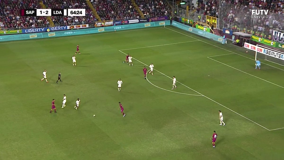 Bombazo y gol de Fidel Escobar 🇵🇦 en la final tica entre Saprissa y Alajuelense.