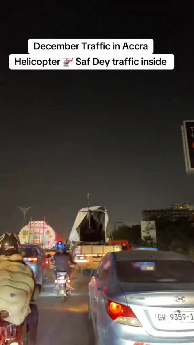 A helicopter 🚁 in an Accra traffic — This is how crazy December traffic in Accra can be. Have you ever seen a chopper 🚁 in a traffic? Welcome to Ghana 🇬🇭