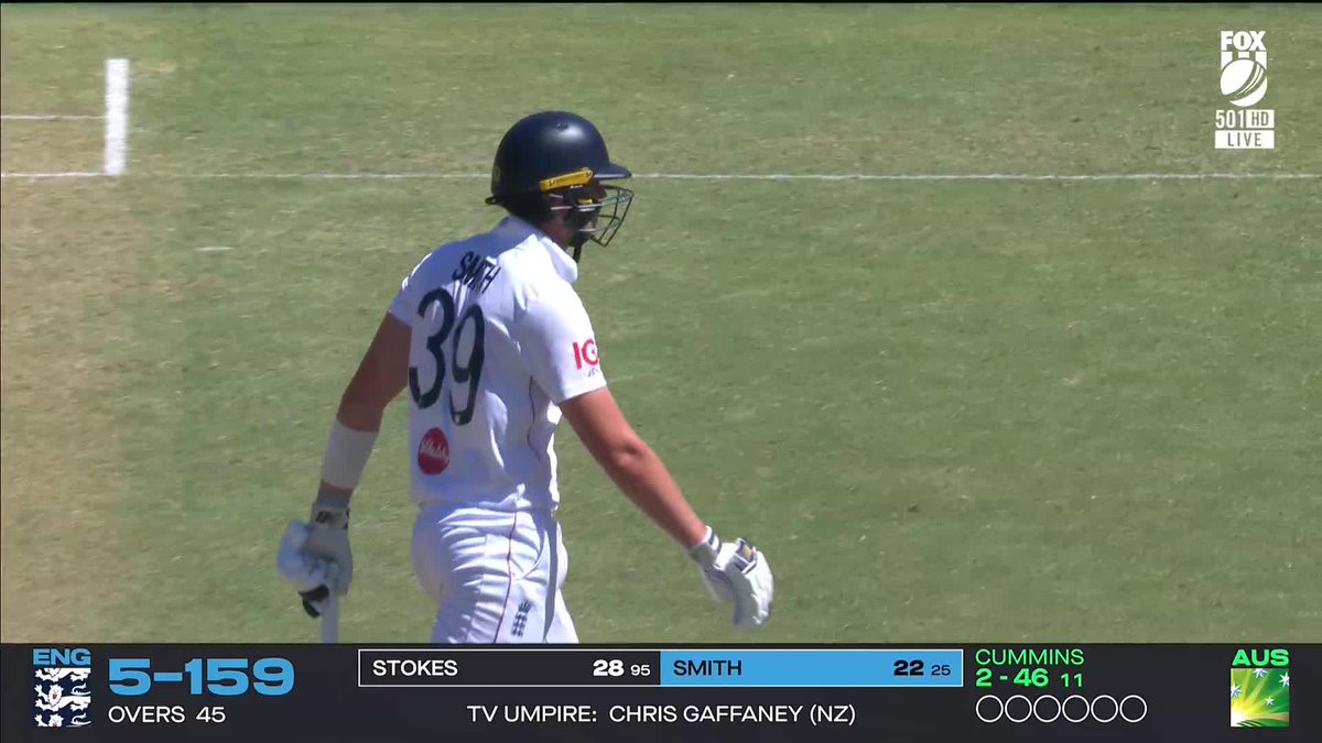 Pat Cummins picks up his third wicket, dismissing Jamie Smith. Smith departs for 22 and appears unhappy with the decision. 😞 📺Watch #Ashes on ch. 501 or stream via Kayo Sports: ✍️BLOG 🔢MATCH CENTRE