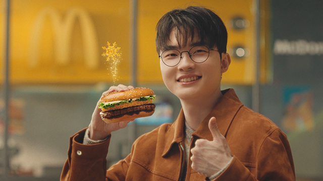 기다리던 행운이 온다! 맛있게 먹기만 해도 기부가 되는 세상 가장 맛있는 기부, 행운버거® 12월 26일! 내일부터 맥도날드에서 만나보세요✨