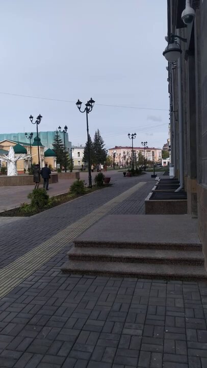 All the buildings in Omsk have windows underground. Russians are really strange people.