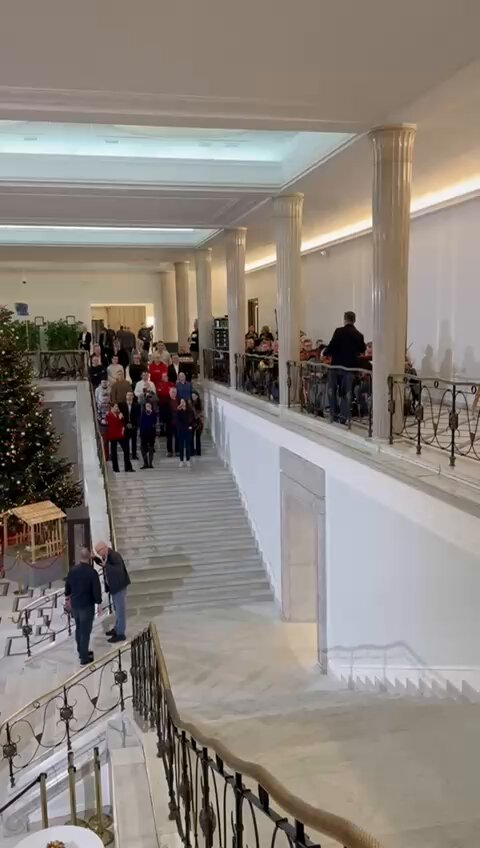Sejm szykuje się do spotkania świątecznego 🙂