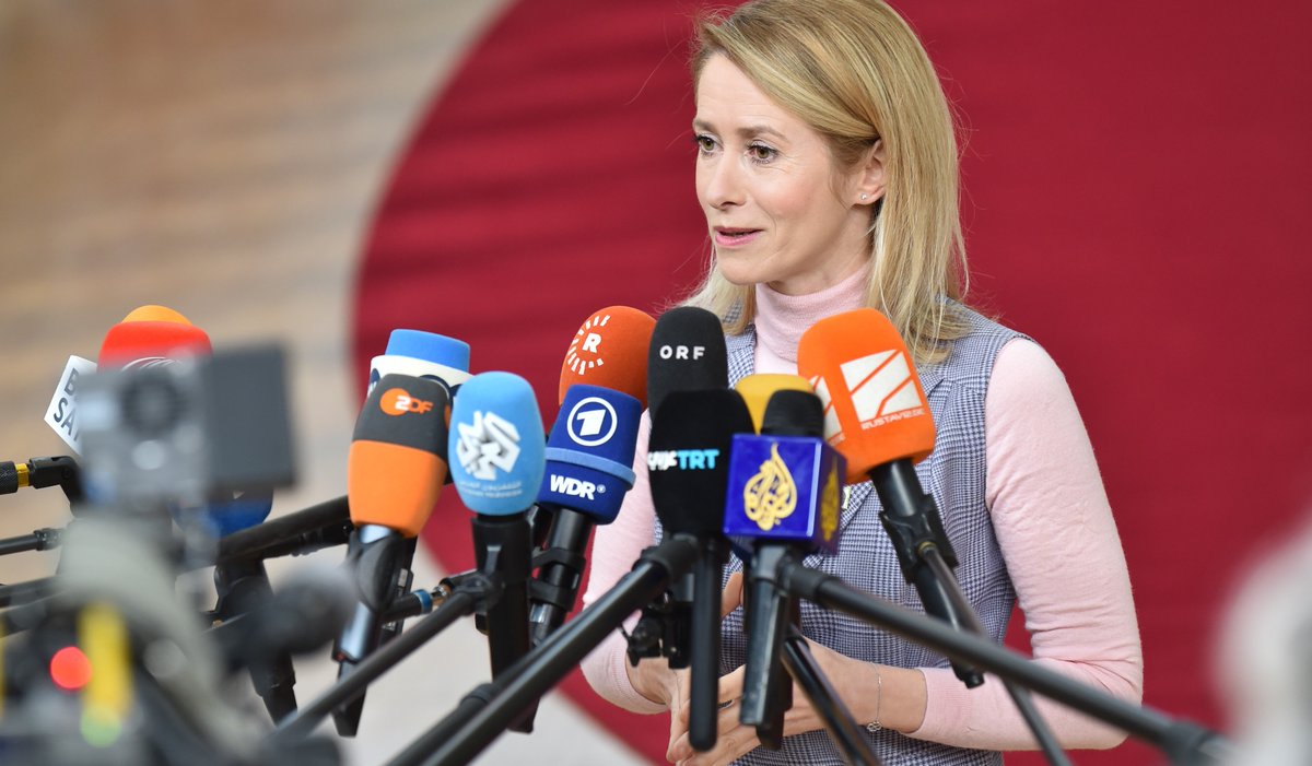 Putin is banking on our failure to act. We cannot afford to do him that favour. The Reparations Loan is the most clear-cut option for sustained funding for Ukraine. My doorstep ahead of today’s #EUCO ↓
