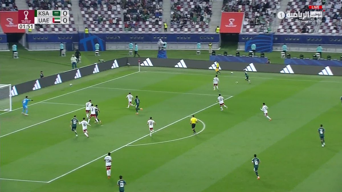 تصطدم في العارضة.. فرصة خطيرة أولى للمنتخب السعودي #الإمارات_السعودية #كأس_العرب 🏆 #FIFAArabCup