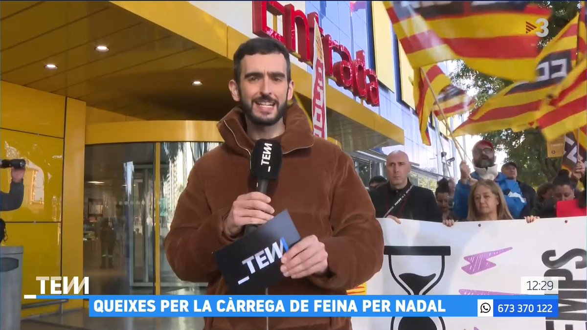 🔴 Molts centres comercials obren aquests diumenges per aprofitar el pic de vendes per Nadal, però els treballadors es queixen de la càrrega laboral que suposa per a ells, de la manca de conciliació i de la poca o nul·la compensació. #TotEsMou3Cat ▶