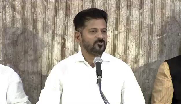 तेलंगाना पंचायत चुनाव में हमें 87 से 94 सीटों पर बढ़त मिली है जबकि BRS को 5 और बीजेपी को 1 सीट पर बढ़त मिली है - रेवंत रेड्डी