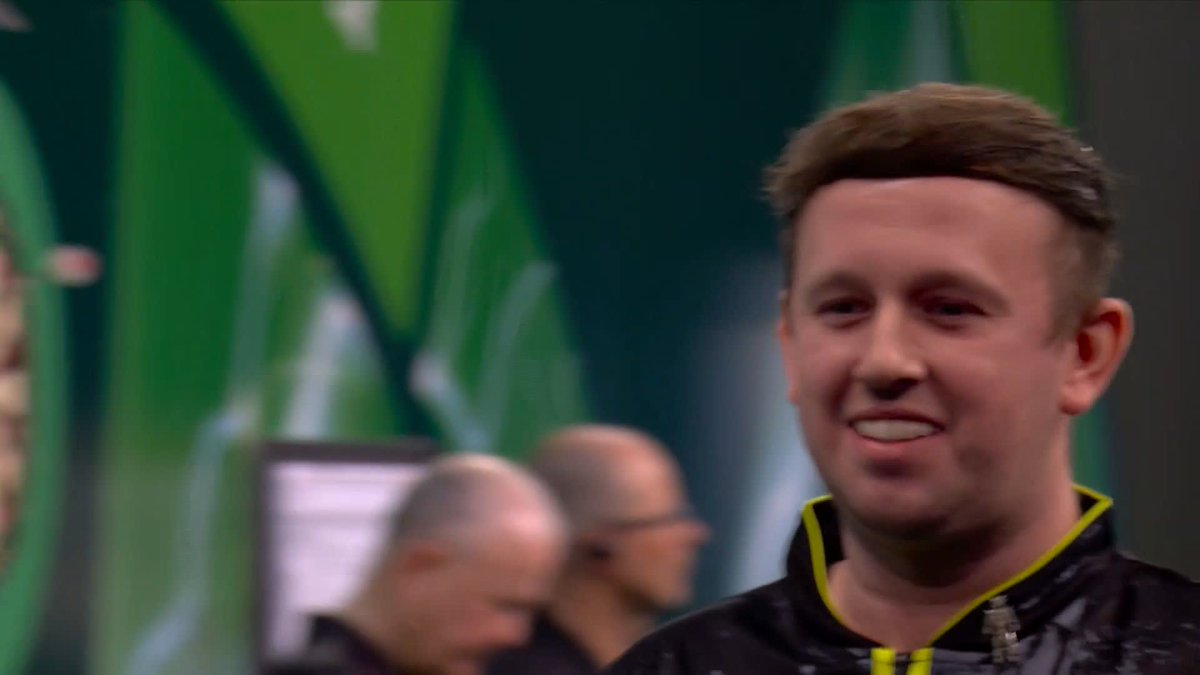 RYDZ RACES AHEAD! Callan Rydz hits the front against Hungary's Patrik Kovacs, missing the bull for a 167 before returning to clean up via double 18! 📺 #WCDarts | R1