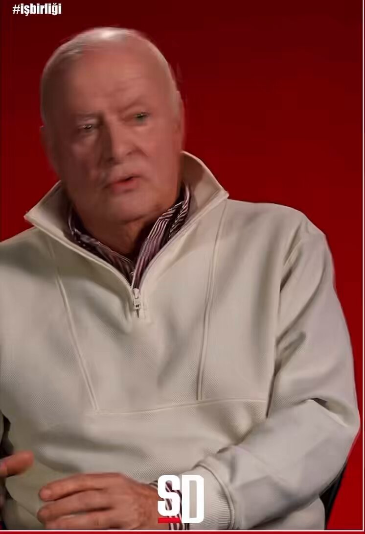 Federasyon başkanı basın toplantısında “beni konuşturmayın” gibilerinden ifadeler kullandı. Dursun başkan da basın toplantısında cevaben “sakın ha”dedi. Bütün Türkiye bu “sakın ha’yı merak ediyor. Dursun Özbek neden “sakın ha”dedi?TFF Galatasaray SK