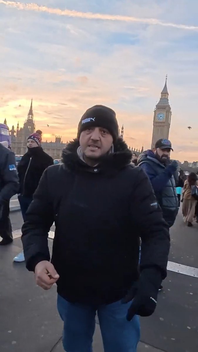 Westminster Bridge Albanian Scammer caught red handed ( gets aggressive )