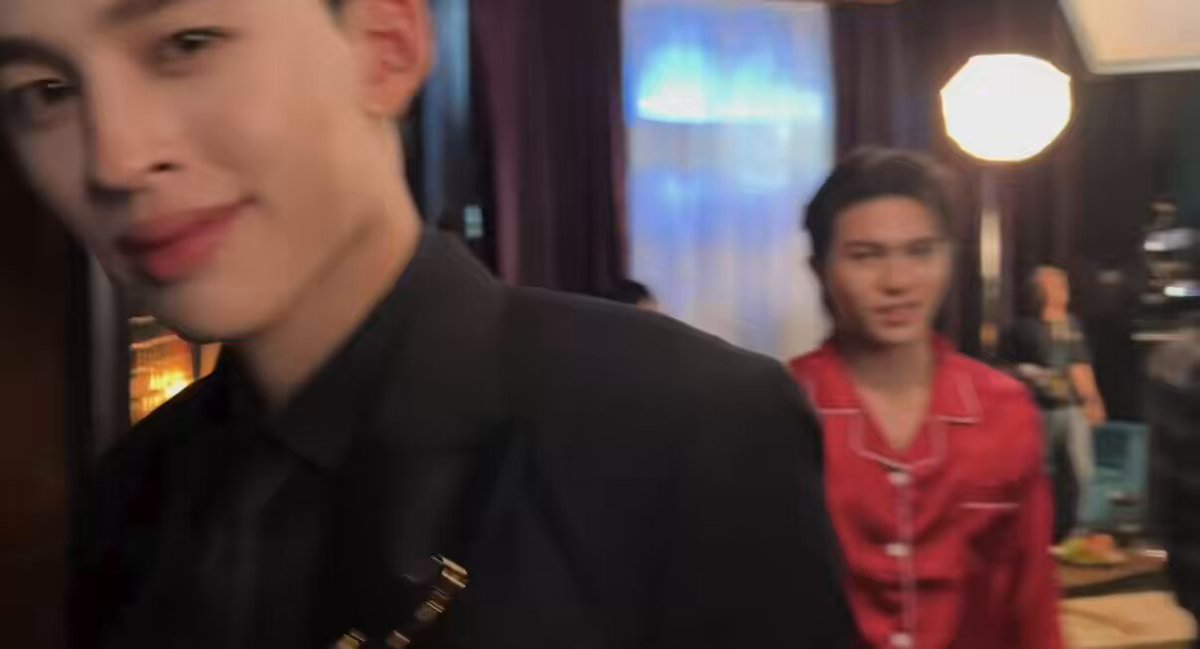 2 พี่น้องตระกูลลี ที่ไม่โสดทั้งคู่55555555555 โครตจะเหมือนพี่น้องคลานตามกันมา คนนึงหล่อเท่คม กับ อีกคนคมเท่ โครตจะทันกันเลย #ppnaravit