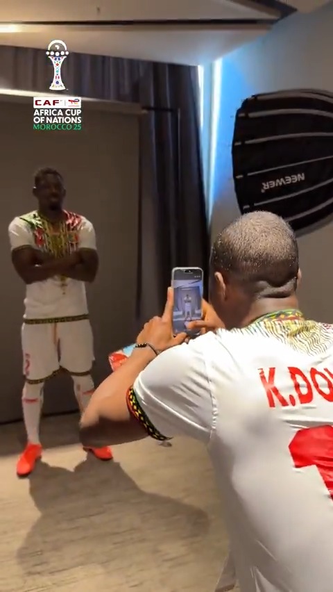 Striking poses and making memories, Mali knows how to have fun. 😎🇲🇱 #TotalEnergiesAFCON2025