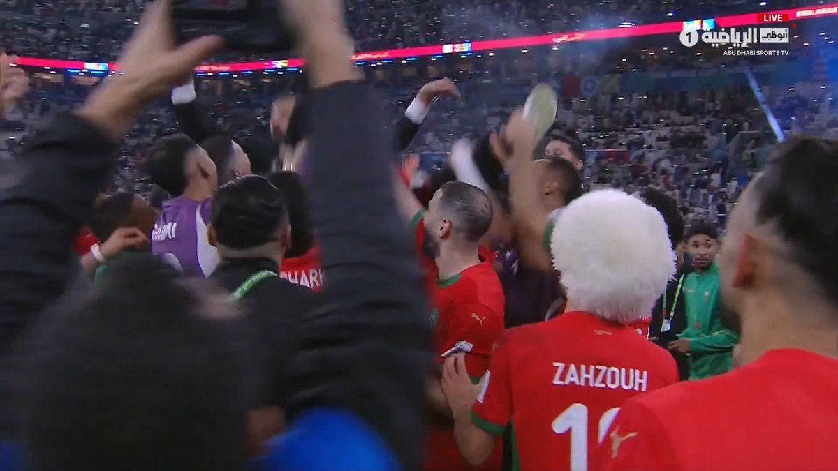 الكل يحب هذا الرجل .. لاعبو المنتخب المغربي يحتفلون مع السكتيوي باللقب العربي الكبير ♥️🇲🇦