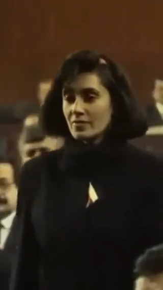 #VİDEO- Kürt sanatçı Ciwan Haco, Bursaspor taraftarlarınca hakaret edilen #LeylaZana'ya destek için "Leyla" parçasının yer aldığı bir video paylaştı