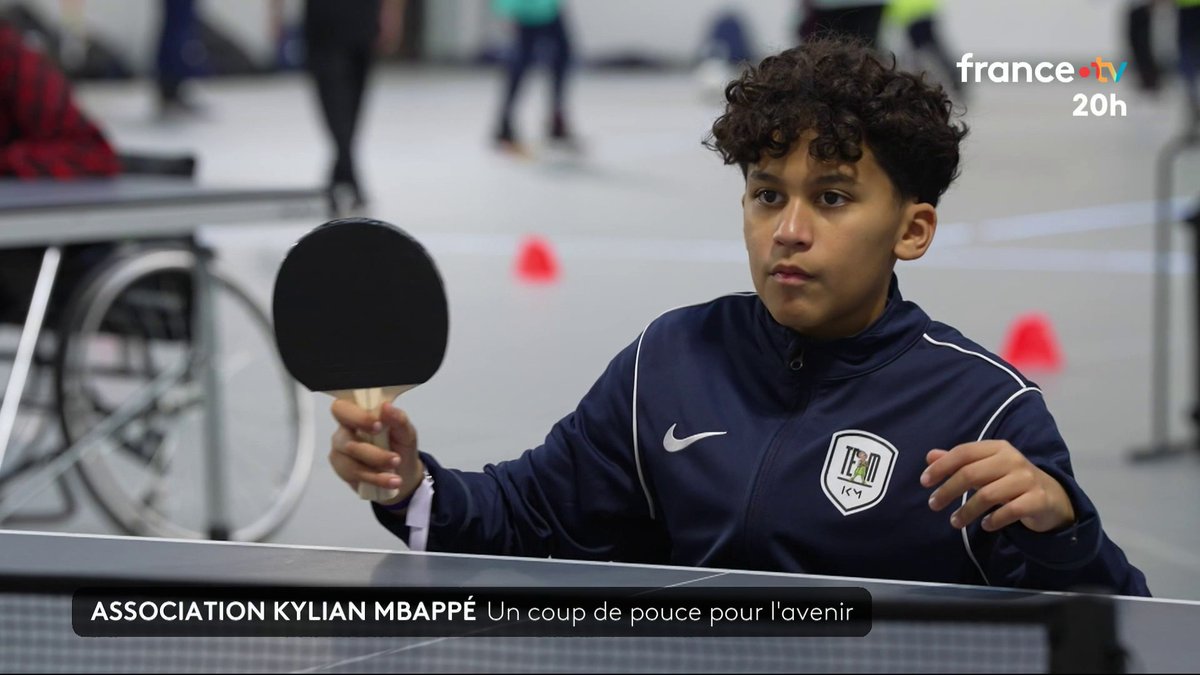 Kylian Mbappé, l'un des joueurs de foot les mieux payés, reverse une partie de son salaire à sa fondation, IBKM, pour "Inspired by Kylian Mbappé". Chaque année, des activités sont organisées pour des jeunes de 11 à 15 ans. #JT20h