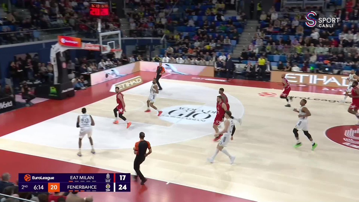Bonzie, Milano’da iş başında! 🫡 Bonzie Colson #YellowLegacy