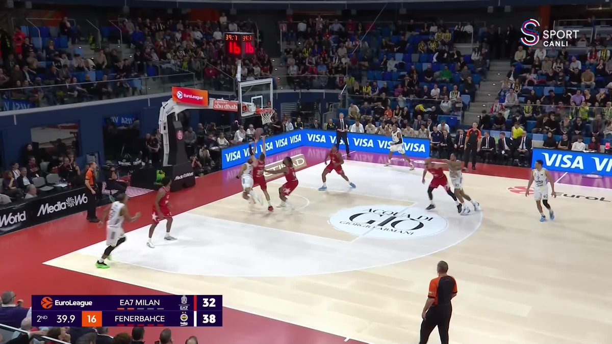 😮 Talen Horton-Tucker, neredeyse açı yokken turnikeyi bırakmayı başardı!