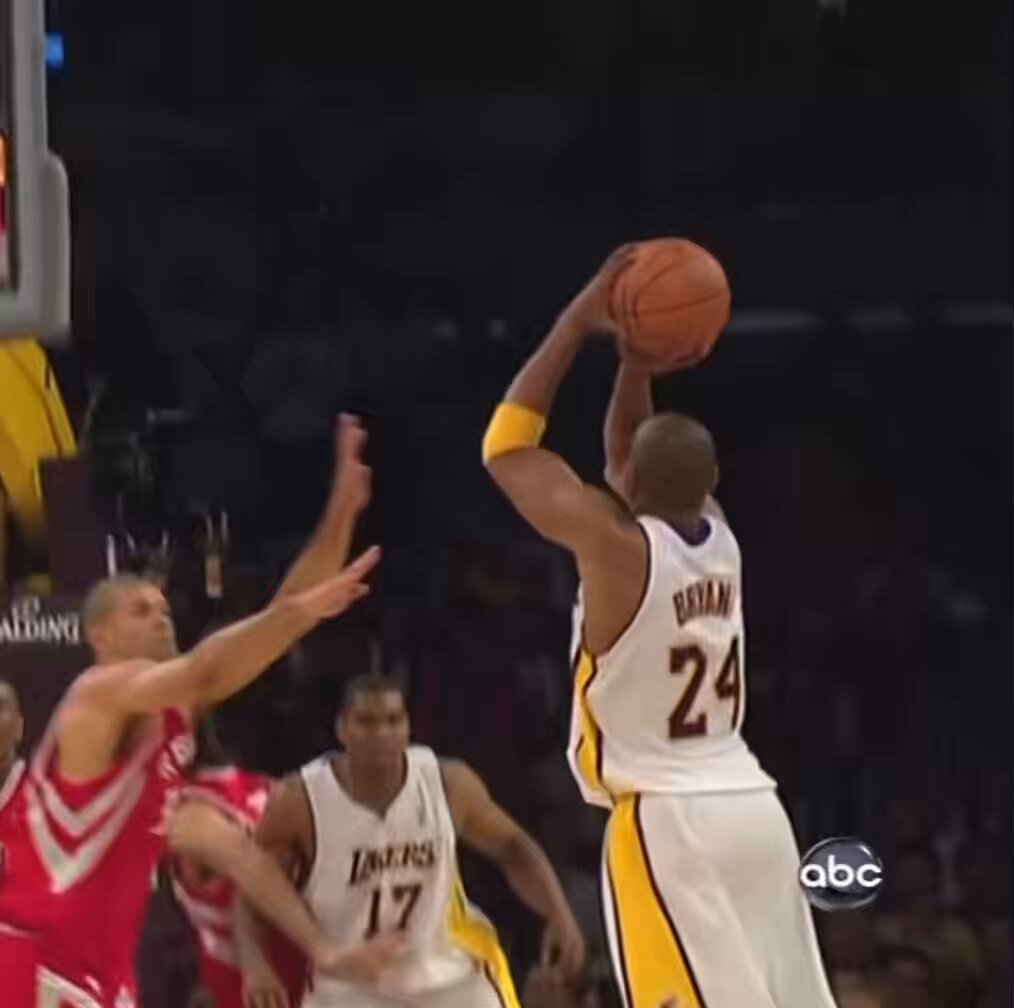 Kobe Bryant’s shooting form was beautiful to watch 👑🥶