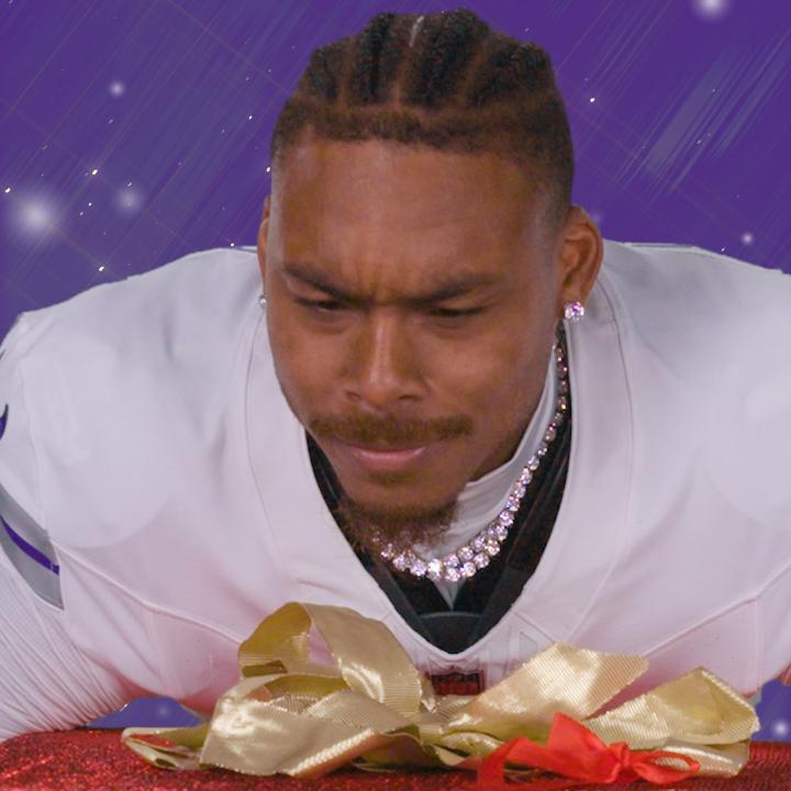 "My wife’s not here but let’s pretend she is." 😂 Minnesota Vikings players guessing what’s in the Christmas box 🎄
