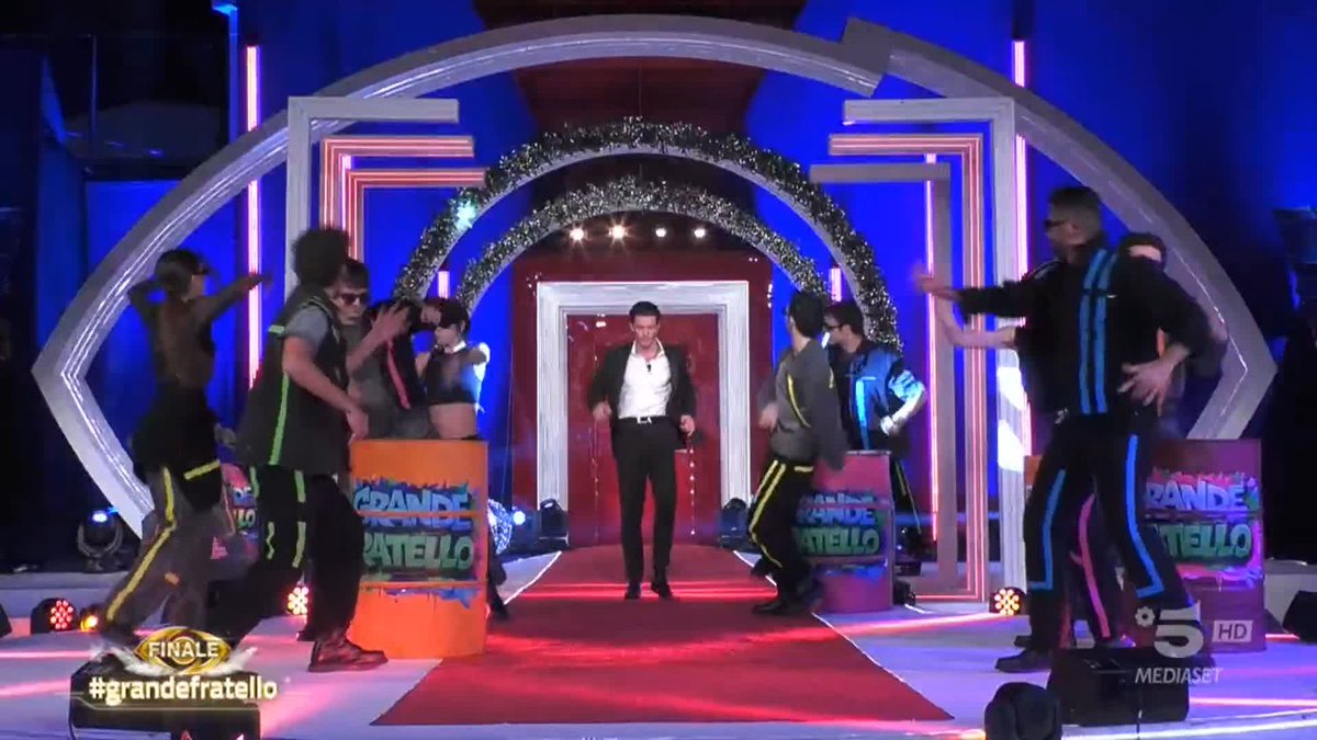 Autore 1: "Abbiamo tre ore di finale da riempire" Autore 2: "facciamoli litigare" Autore 3: "e se non funziona?" Autore 4: #GrandeFratello
