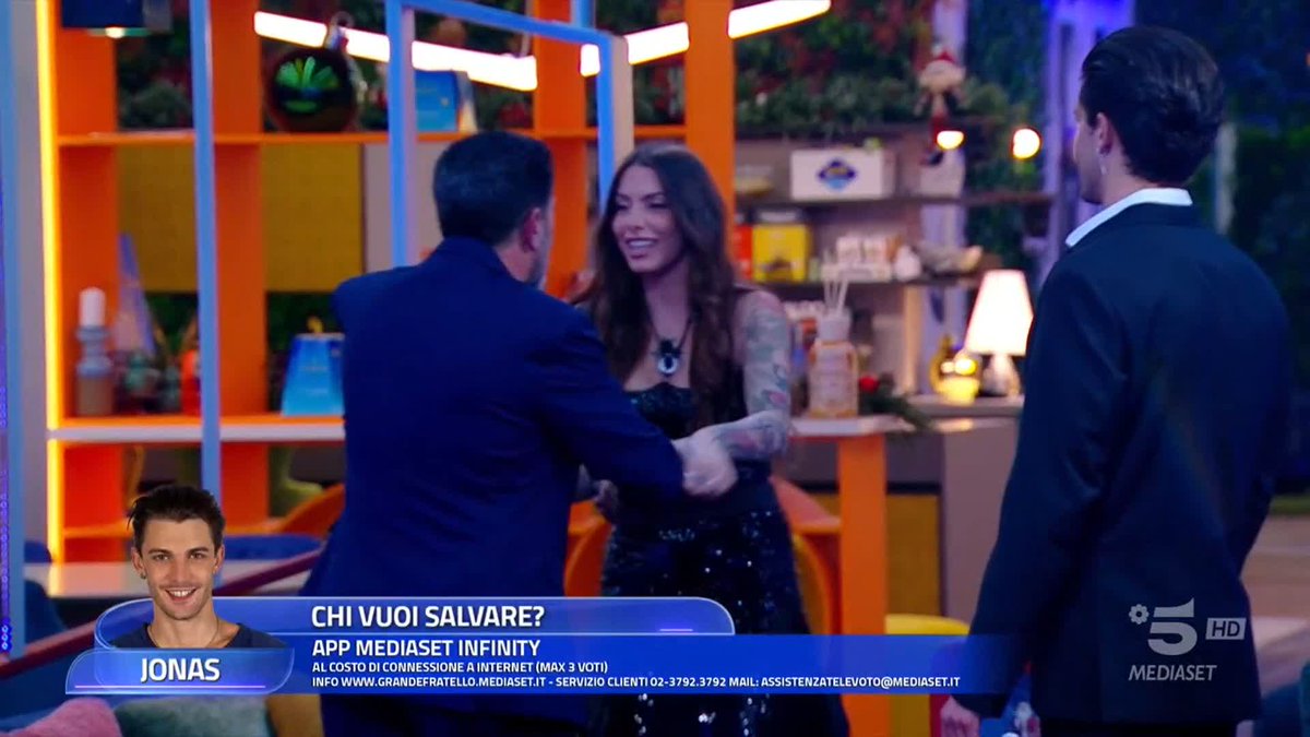 Non possono mancare le presentazioni ufficiali 😉 #GrandeFratello