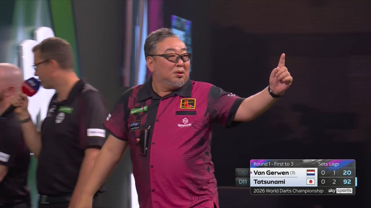 ダーツ世界選手権をイギリスのテレビで観戦中。日本の龍波光彦選手が入場から会場を盛り上げ、優勝候補相手にリードする。主にイギリス人ばかりの会場はほぼほぼ全員、龍波選手を応援してて「タツナ〜ミ」チャントがずっと続いてる🎯