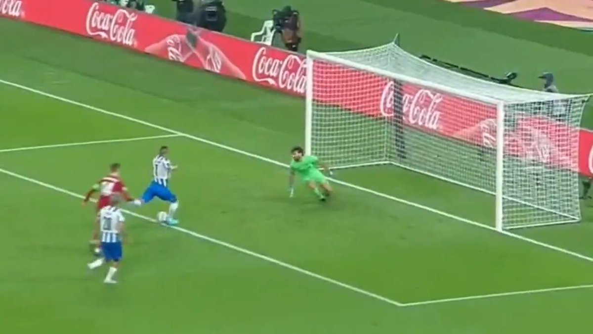 ¡Qué recuerdo! 🥹 #UnDíaRayadoComoHoy Rogelio Funes Mori anotó su gol 1️⃣0️⃣0️⃣ con La Pandilla contra el Liverpool FC en la Copa Intercontinental de la FIFA (Español).⚽💙 #80CFM