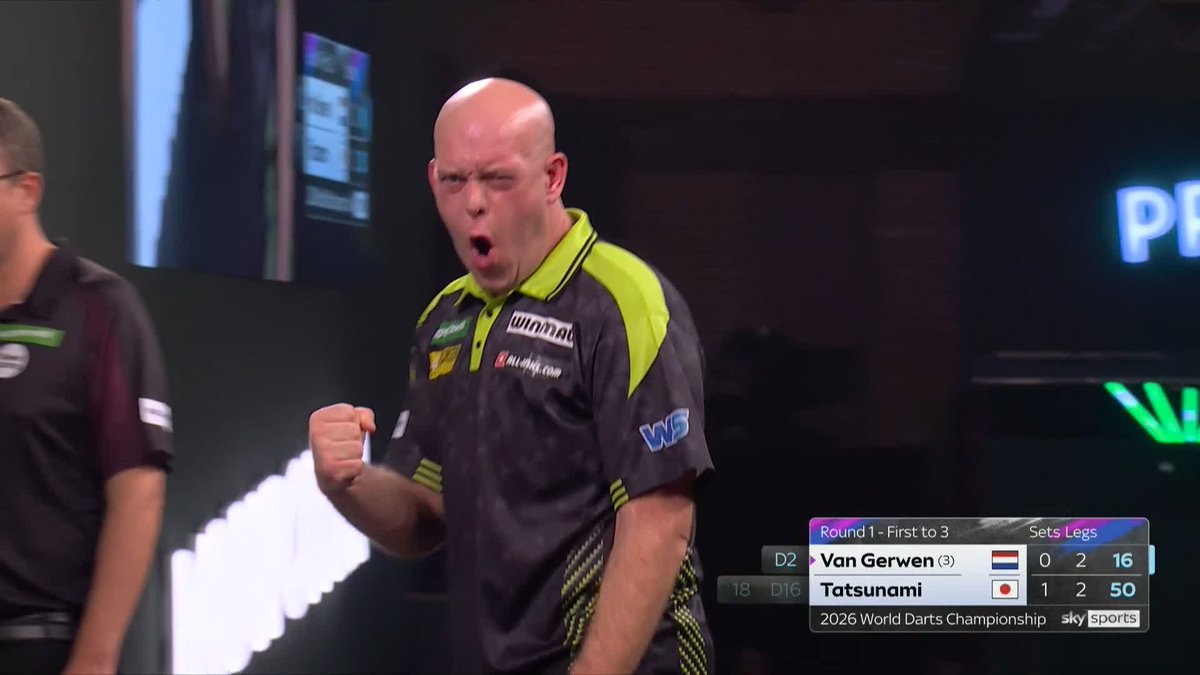 RELIEF FOR VAN GERWEN! Michael van Gerwen levels up this contest, but only just! The Dutchman eventually pins double two with his last dart in hand to deny Tatsunami a chance to move 2-0 ahead! 📺 #WCDarts | R1